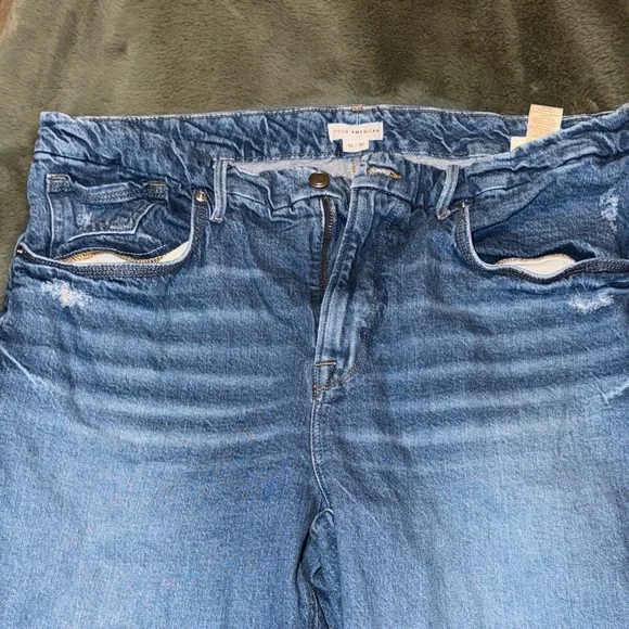 Good American Light Blue womens Relaxed Jeans, 32in inseam - Picture 2 of 5